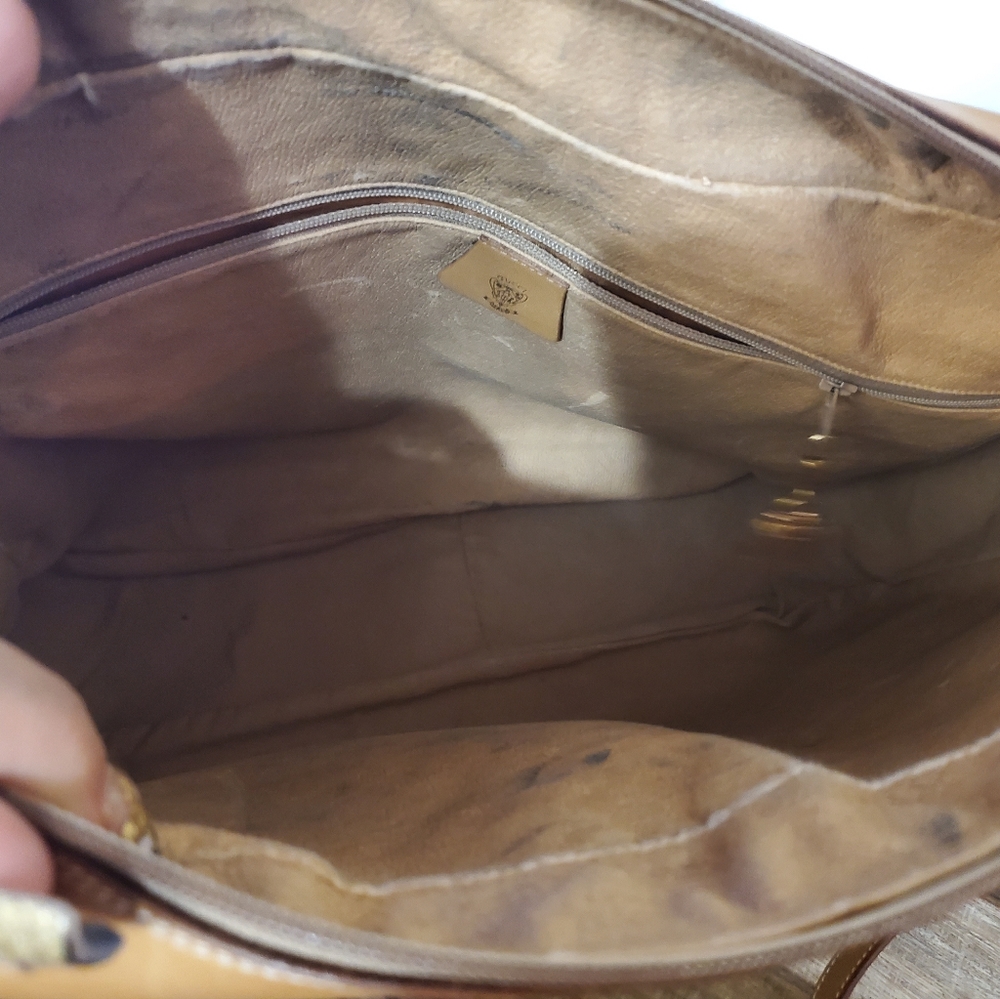 Gucci Tan and Brown Monogram Bag - Picture 4 of 16